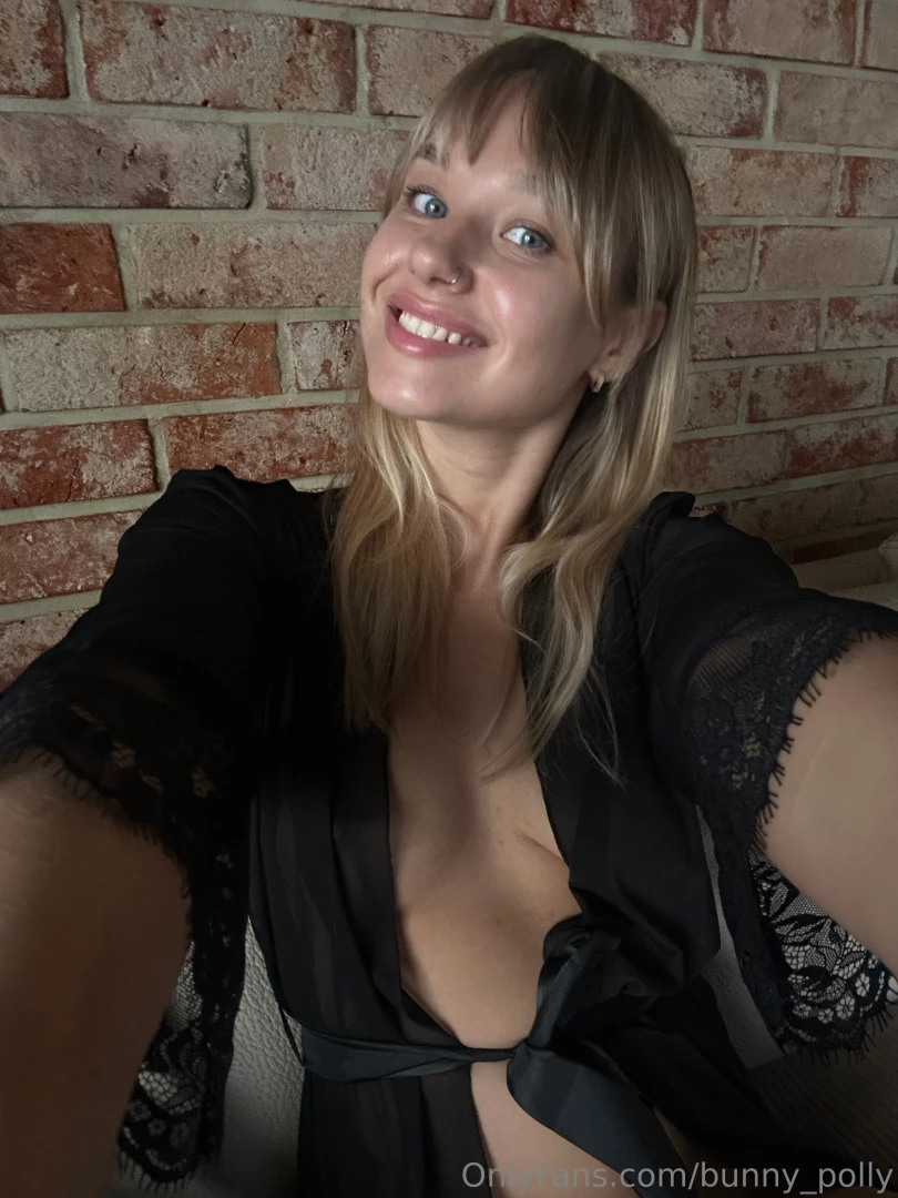 Mmm i can imagine you slowly touching my legs with your hands ohhhh 