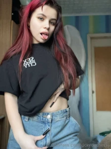 This demure liki_blue waiting to be seduced get pussy wet and she will part 555