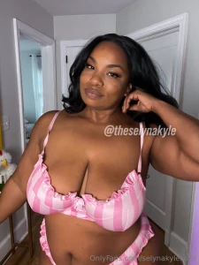 Join my vip page for more of me every day for only 6 theselynakyle