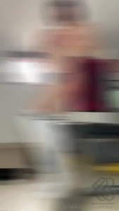 Nuovo video nudo crema doccia guardami mentre mi alleno a casa in