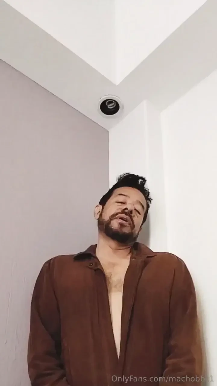 You deserve my big cock in your hole bitch llora grita y gime de dolor 