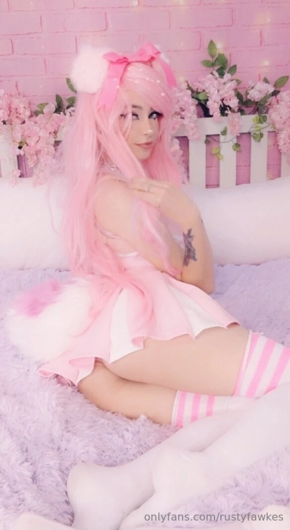 Wagging my tail when i see you 3 there are pussy pics and a couple 