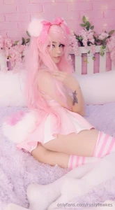 Wagging my tail when i see you 3 there are pussy pics and a couple