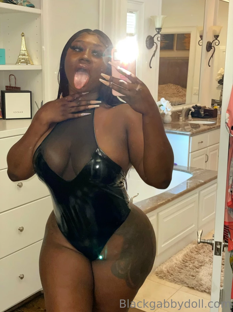 Online and waiting for you to dm 