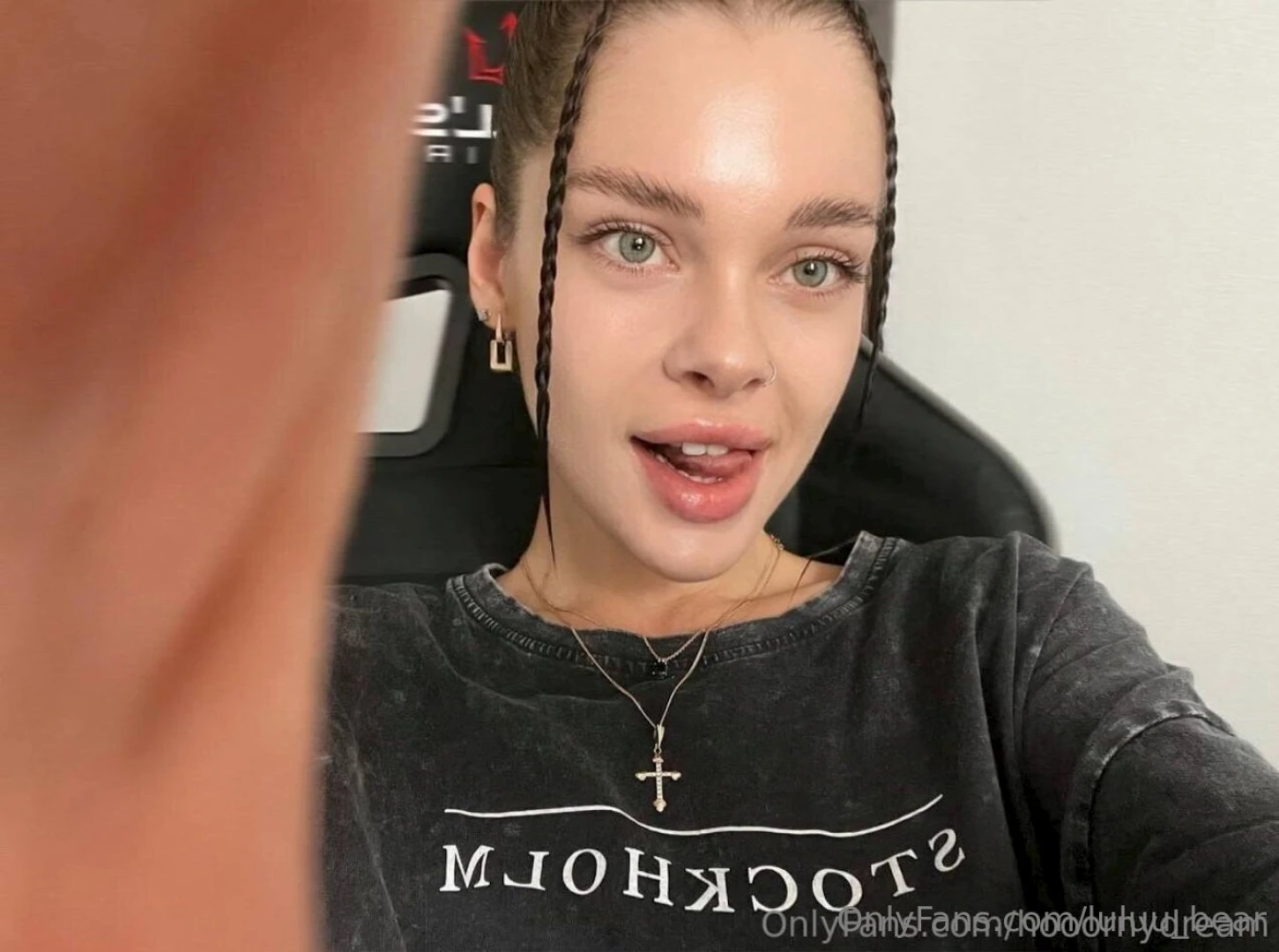 Hooornydream now wet she loves when her ass is massaged this angel part 106 