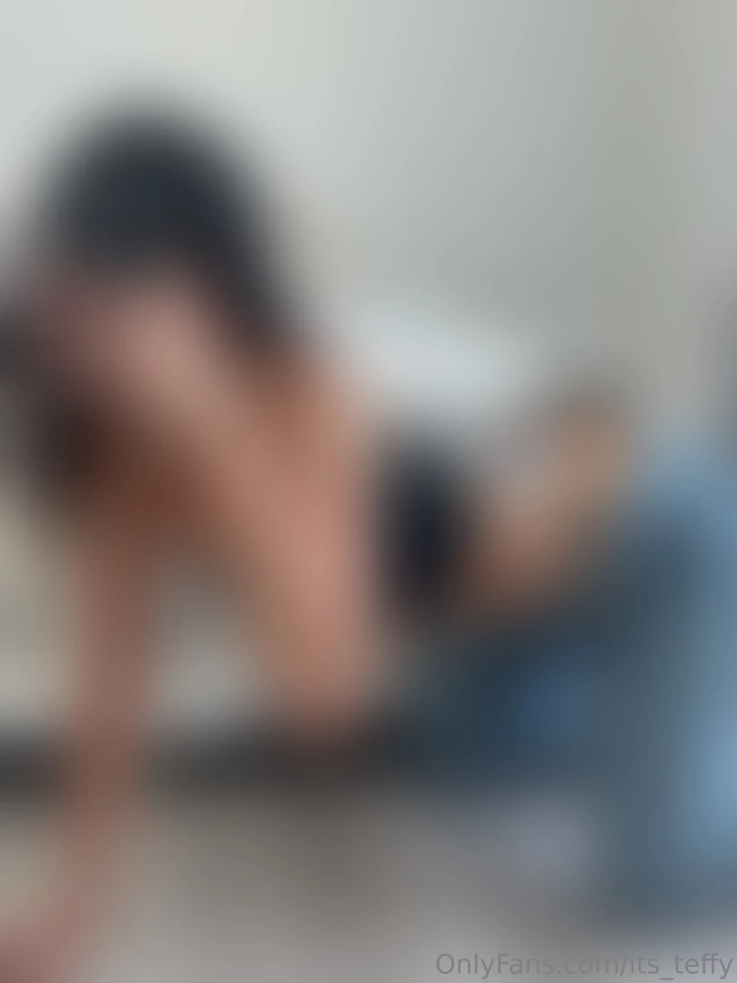 Whale tail while i tidy my room 