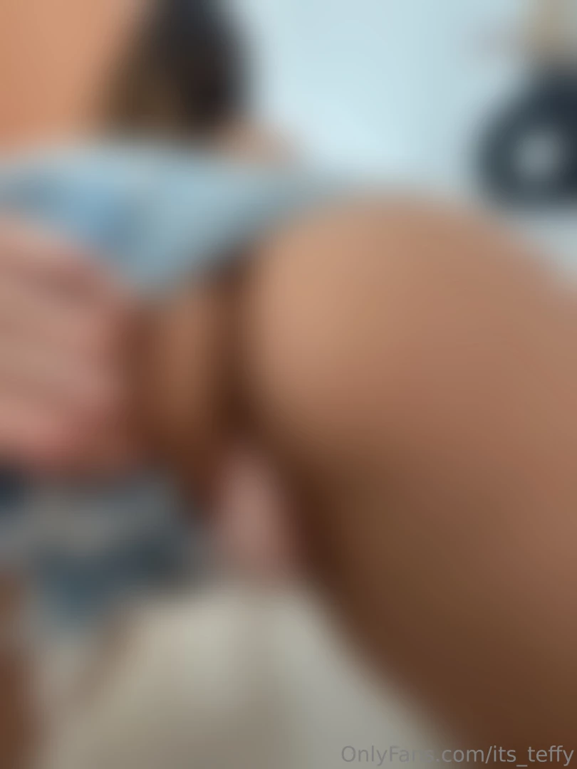 The thong i put on is so small that i want to see the lips of the 