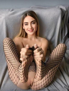 Rianna_sex sweet and quiet girl but as soon as no one sees her she part 422