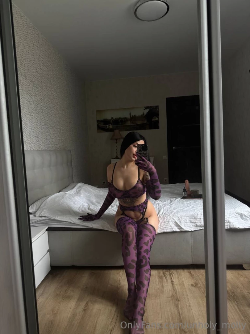 I m in a very playful mood today let s do something naughty soon shall 