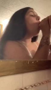 Go follow this baddie cookiecreamsz