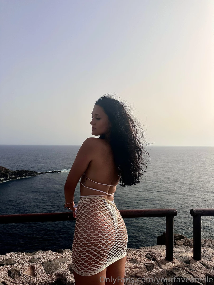 Do you like the view i love the sea 