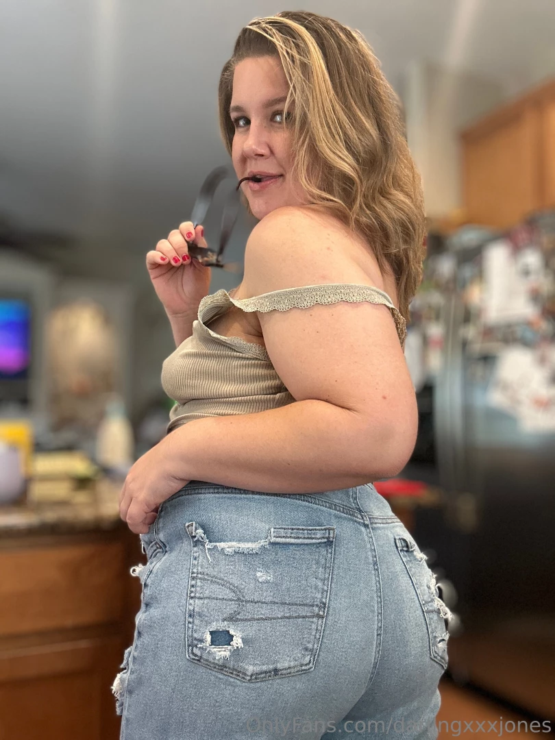 Mommy s back wanna get filthy 