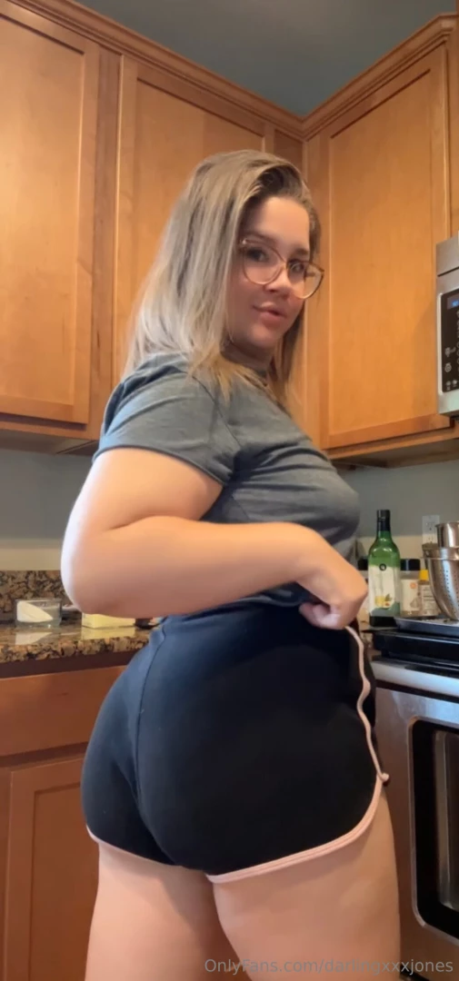 Smack my ass in the kitchen hehe whatcha doing 
