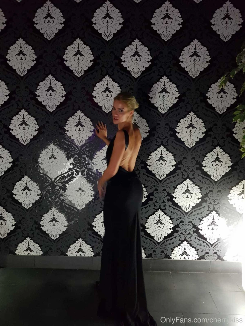 I think i look good in black do you agree too womaninblack follow and part 3 