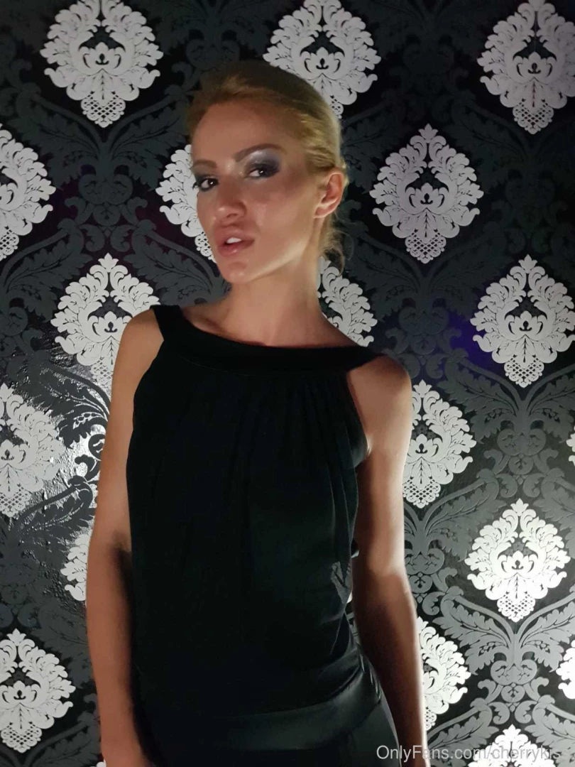 I think i look good in black do you agree too womaninblack follow and part 5 