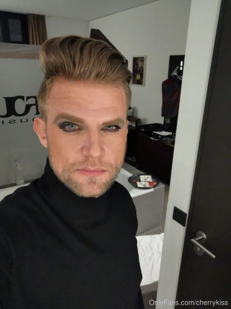 Be silly at work that s nothing wrong at all https twitter com 