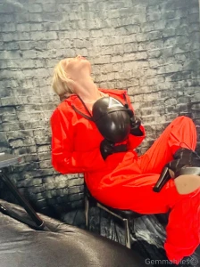 Red light stop staring green light come touch me let s see how long