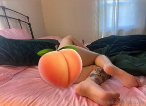 The first two pictures i ve ever sent posted of my pussy and ass ready