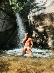 The making of and the result coz i love getting wet who s gonna dry me