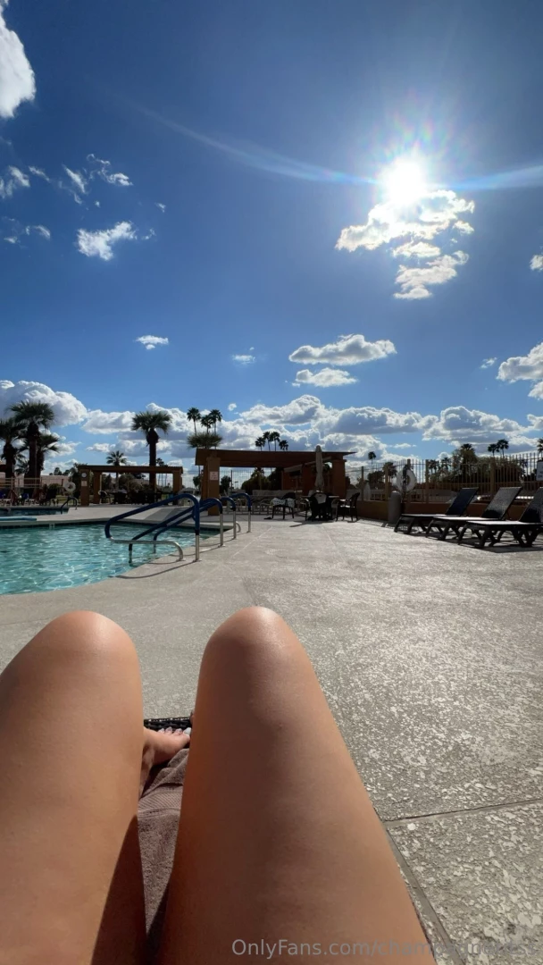 Come lay w me while i tan 