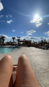 Come lay w me while i tan