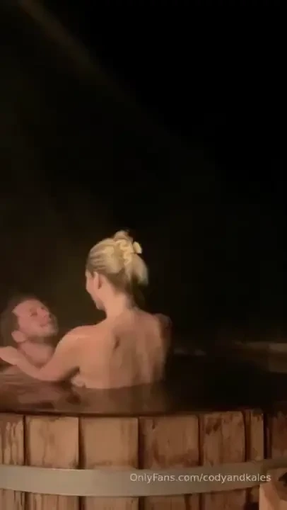 Reminiscing on this outdoor hot tub night that we had 