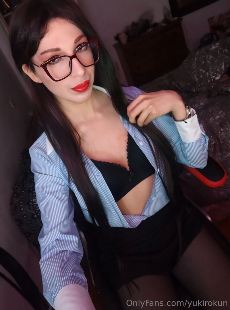 Muaw qu esperas para meternos en tu oficina 
