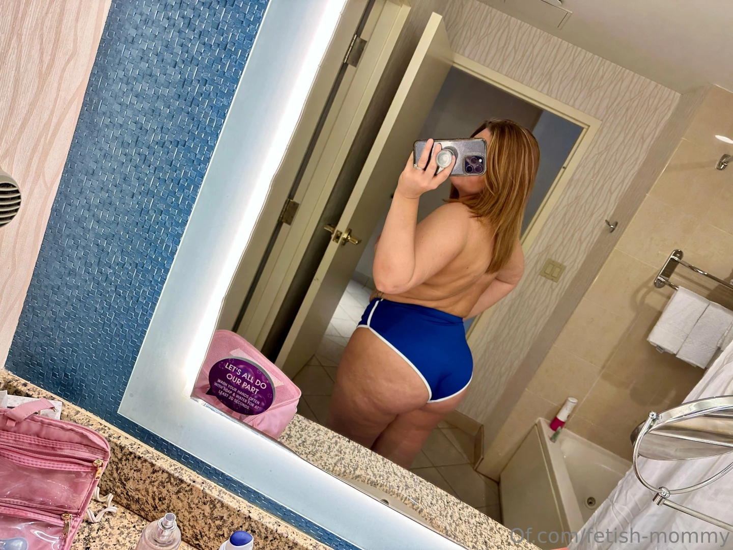 I love taking mirror selfie 