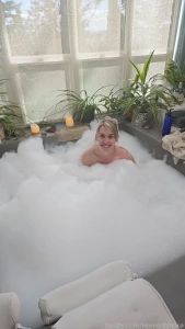 Im not typically much for baths but the bathtub that this airbnb had