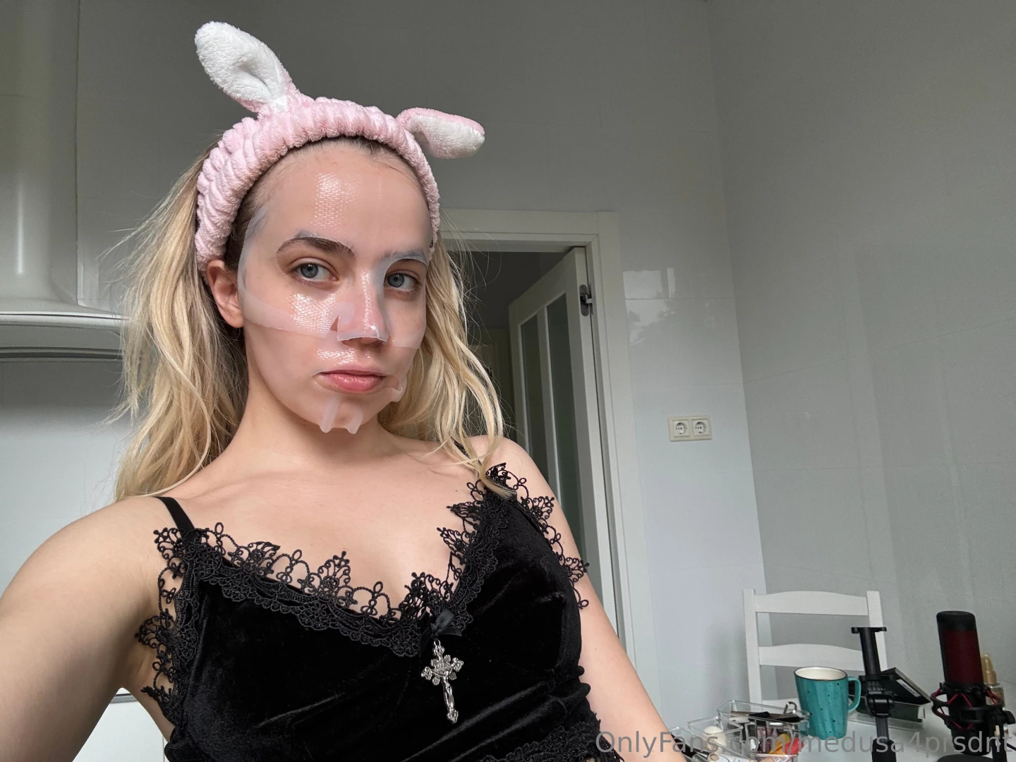 Good morning i started my morning with a stretching and tissue mask 