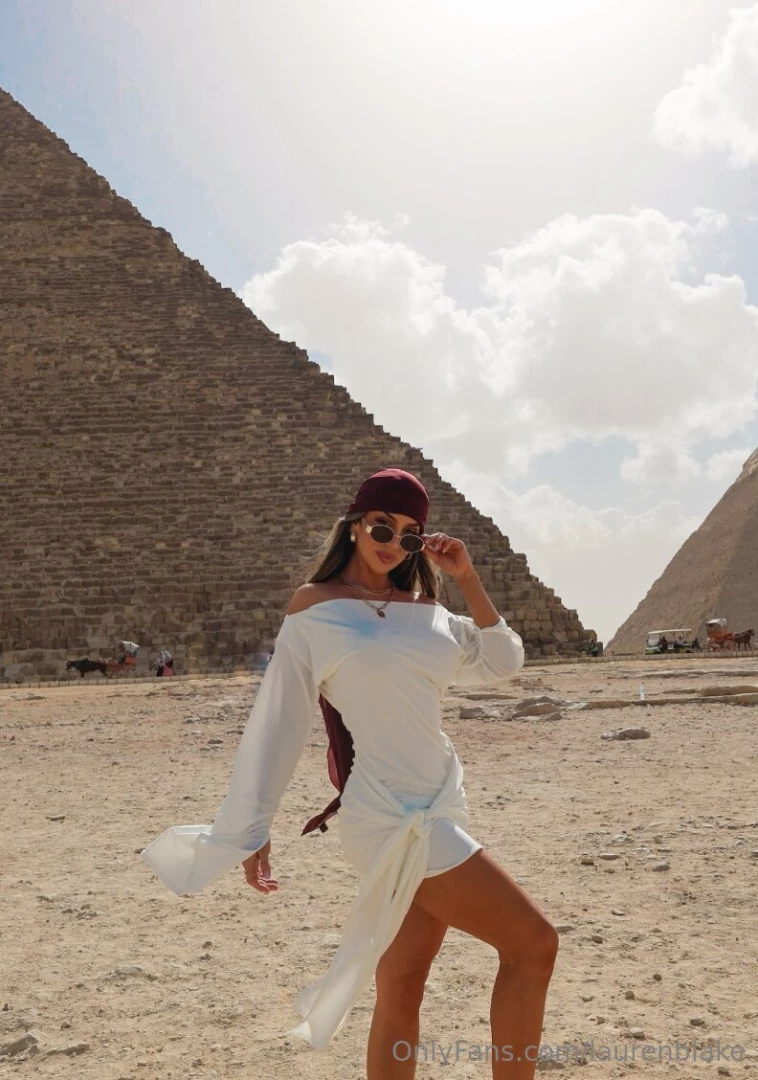 Hottest girl in the desert 