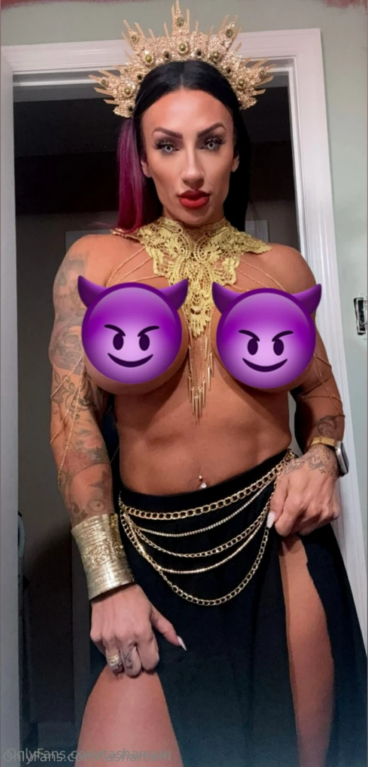 Embracing my inner goddess and channeling divine energy this halloween 