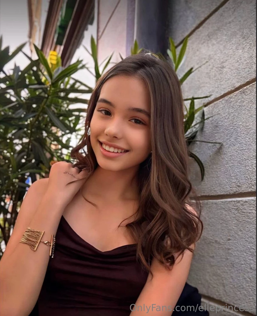 This girl naomisolar looking for his first man she wants to become a part 18 