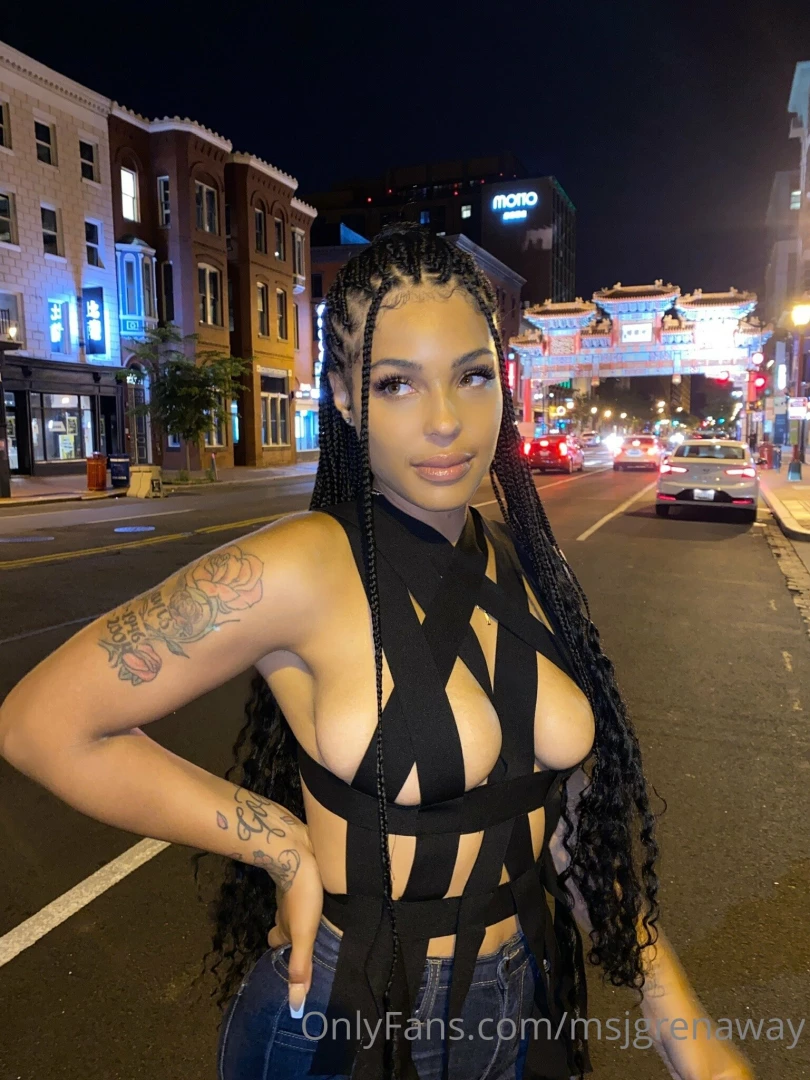 Underboob gt gt gt gt 