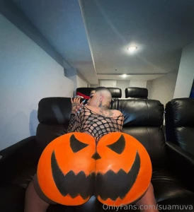 Happy halloween am i your favorite big booty
