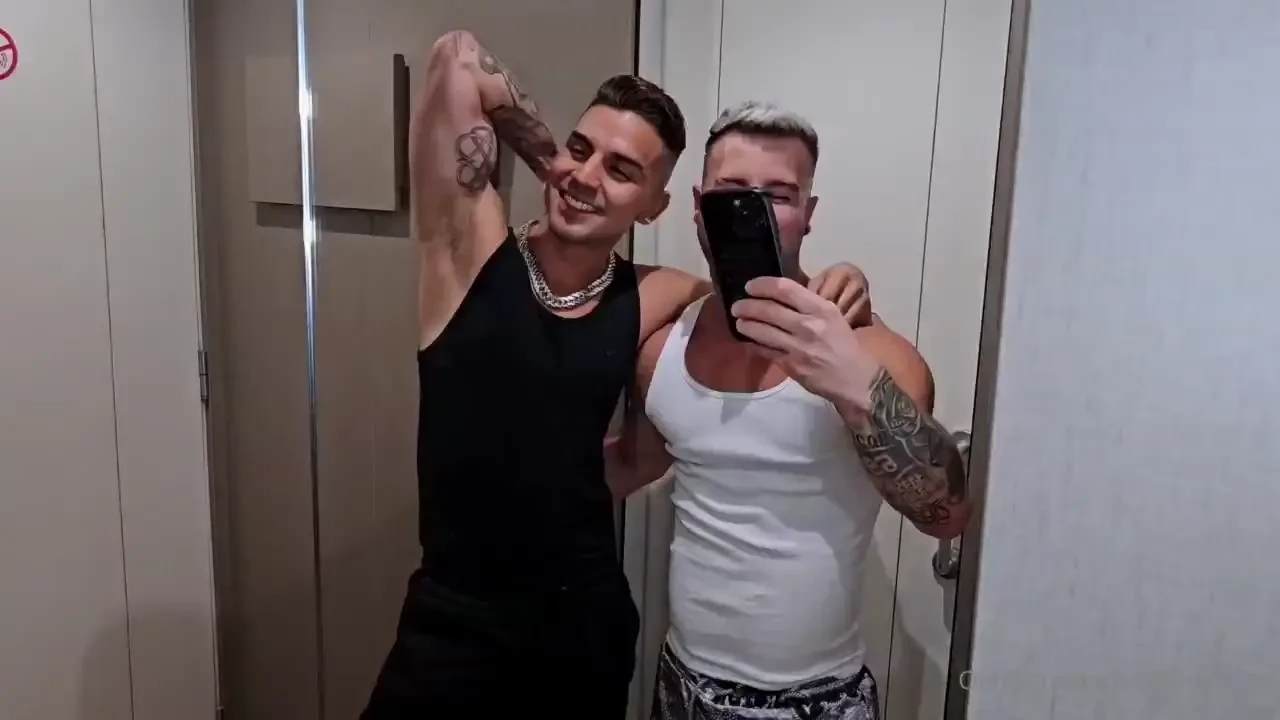 Este papaaito colombianito connordagger nbsp me lleva pegando estas 