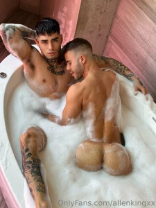 Dandome un buen ba o de espuma con este chulazo nick_bolt esperen a part 1