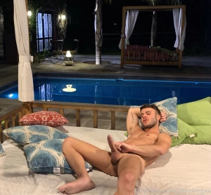 Desnudito en verano