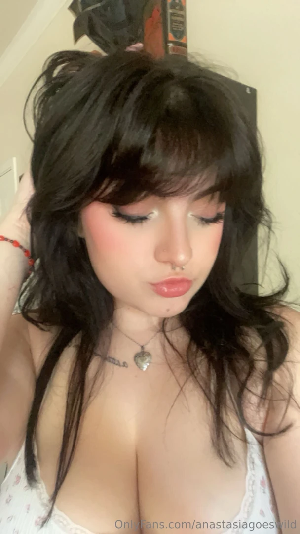 Pout s for show what i do with my mouth s another story 