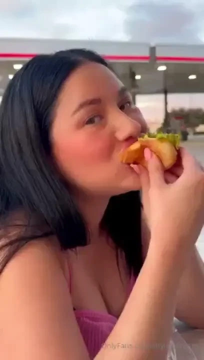 This hot dog was really delicious 