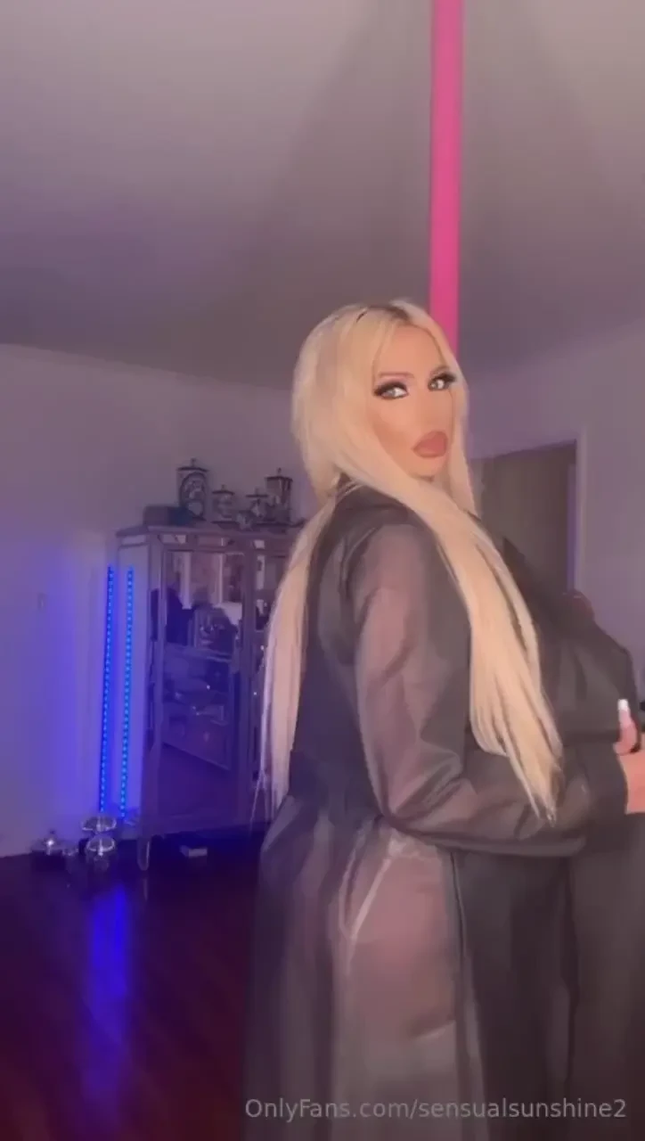 Josiestevens is the hottest playmate of the year she is giving away a 