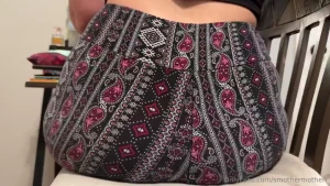 Giantess shoves you in her buttcrack