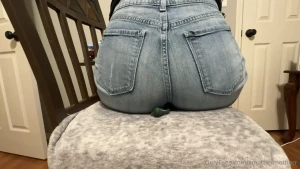 Giantess buttcrush unaware