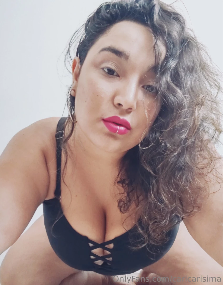 I wanna be your tasty girl with curly hair 