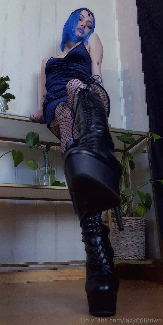 Yeah i know u wish i d step on your balls in these heels guess you ll 