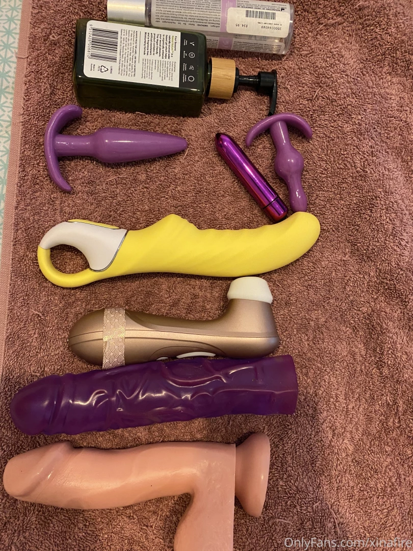 Doing video chats and custom videos tonight message me 