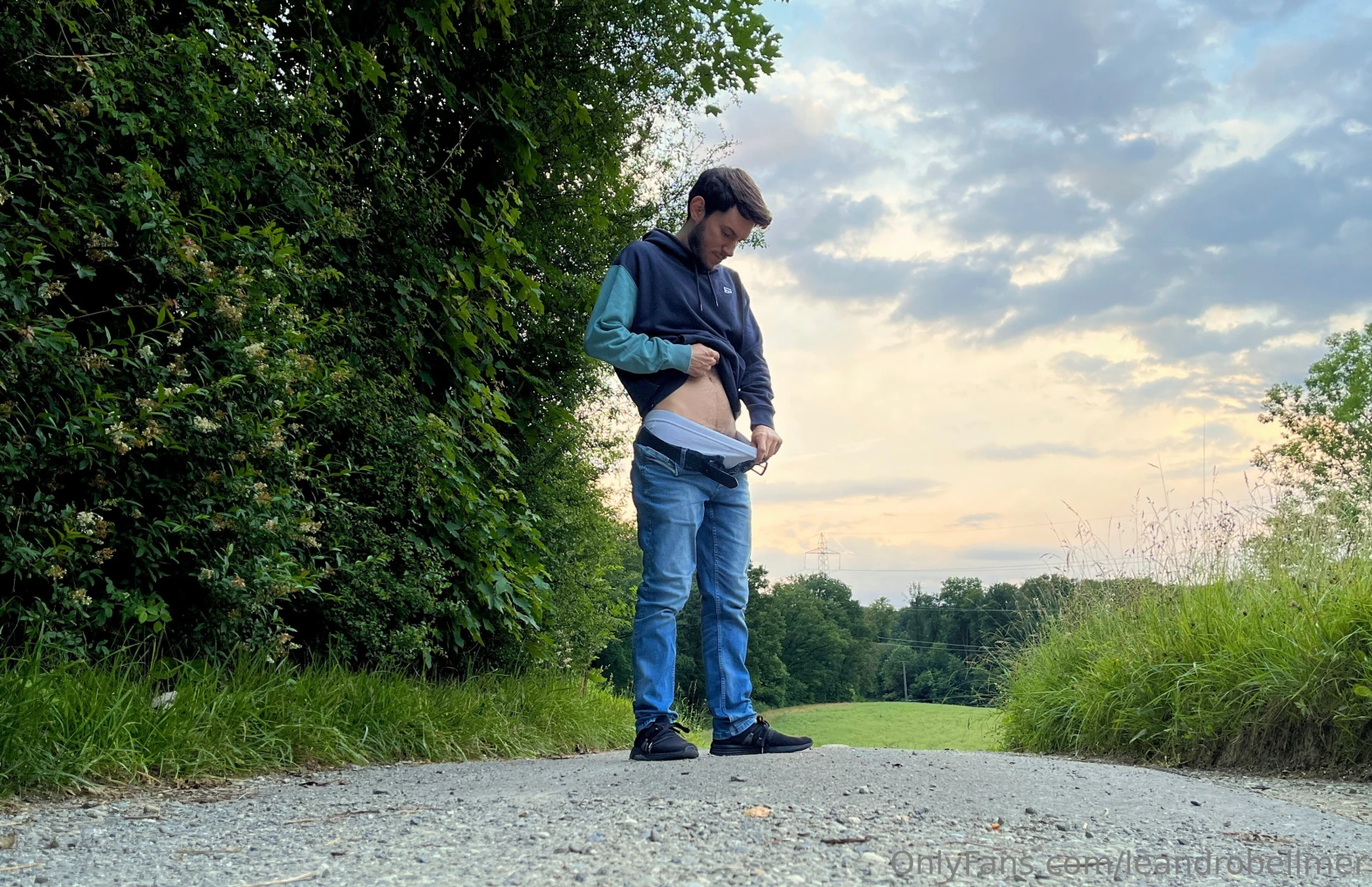 Getting naked on a walk outside feels so pleasant 