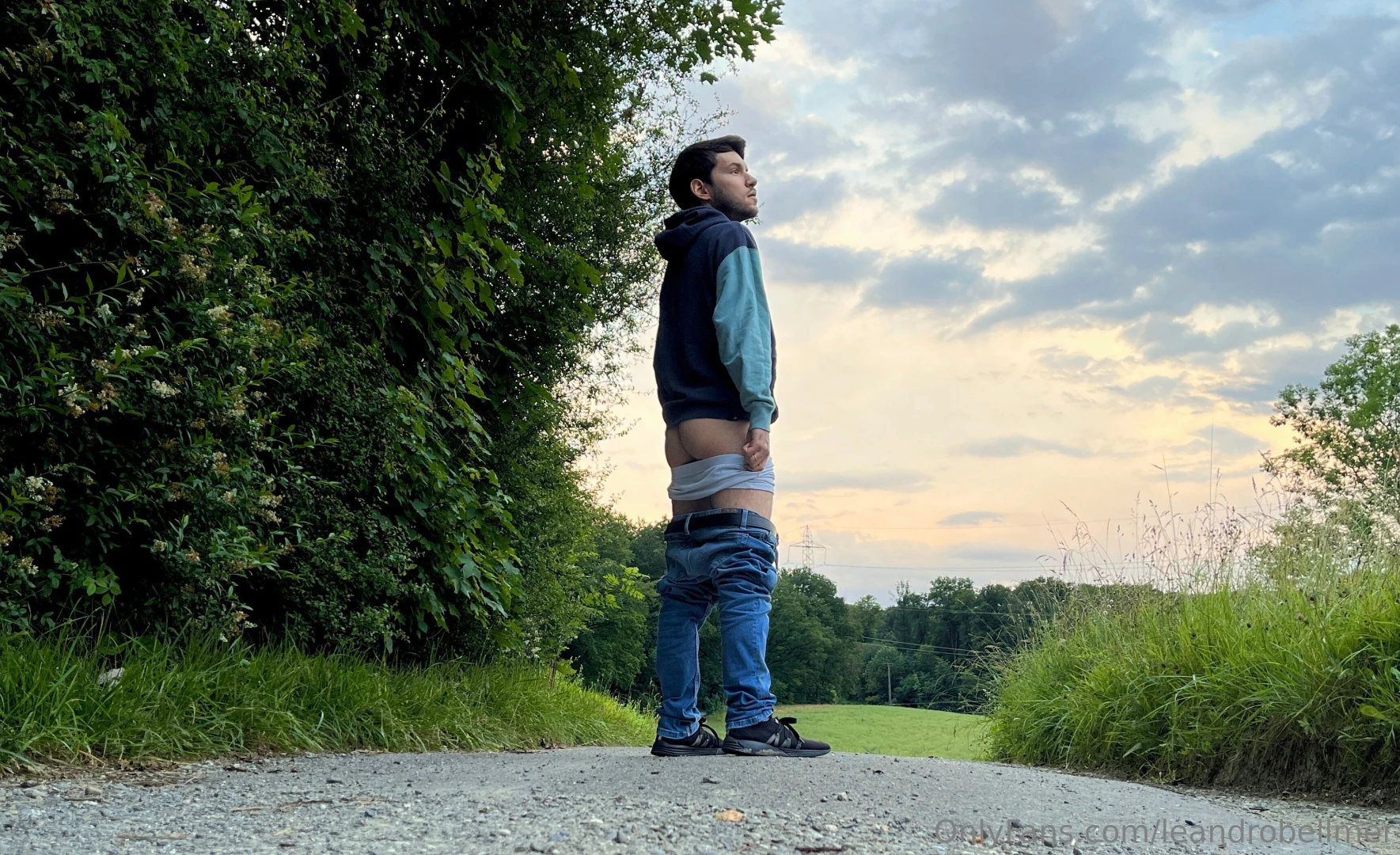 Getting naked on a walk outside feels so pleasant part 1 