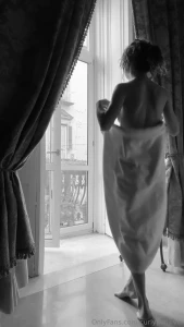 Two seconds one room no games just my naked body sometimes i wish