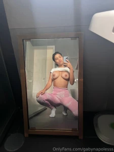 Mira mis grandes tetas te gustar a divertirte con ellas